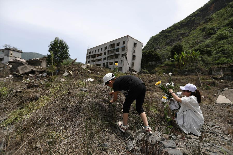 В провинции Сычуань почтили память жертв землетрясения 2008 года