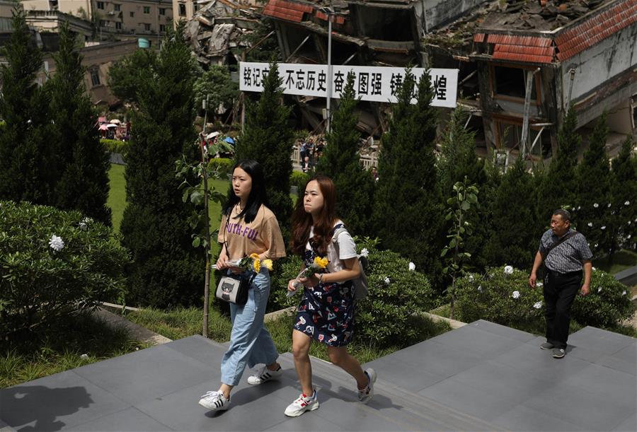 В провинции Сычуань почтили память жертв землетрясения 2008 года