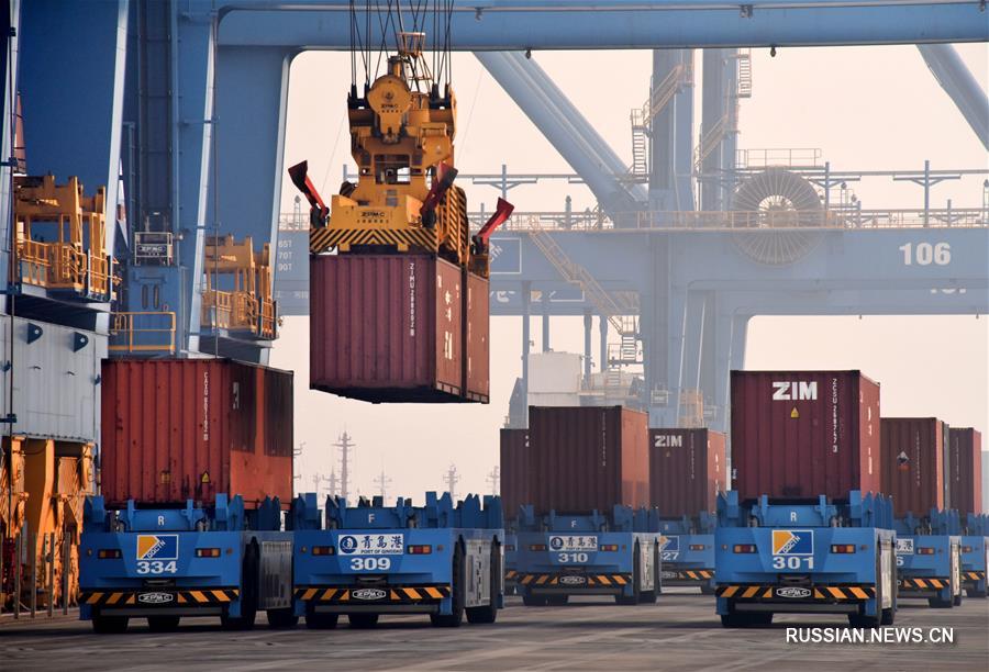 Полностью автоматизированный контейнерный терминал в порту Циндао проработал первый год