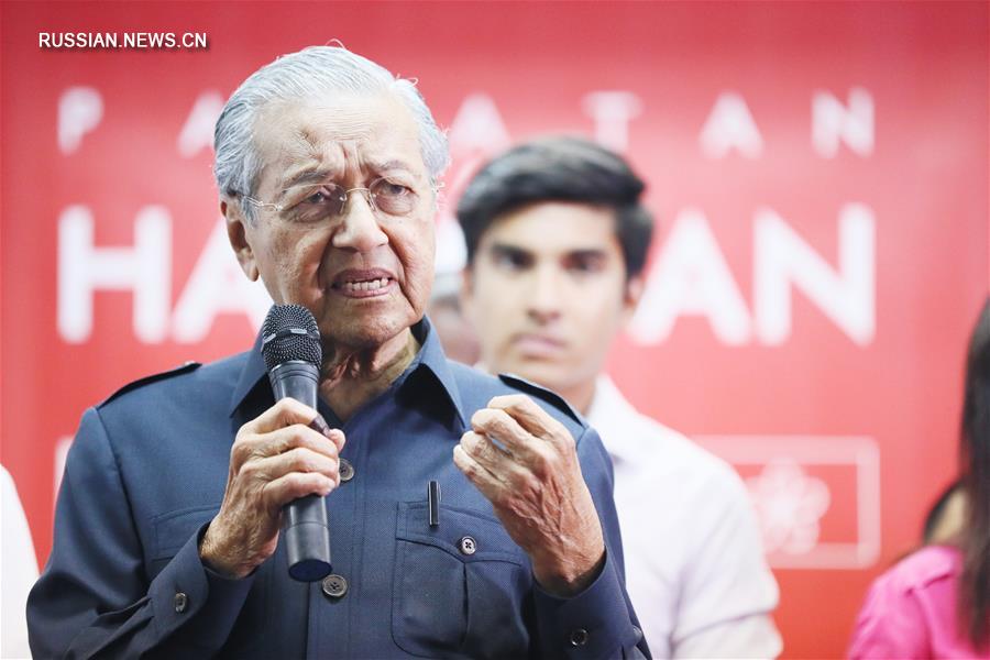 Экс-премьеру Малайзии запретили покидать страну