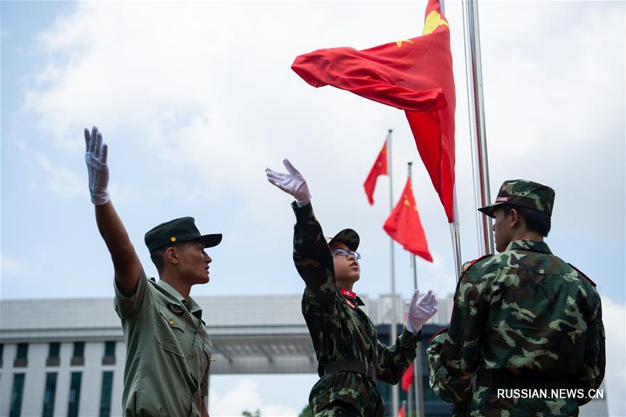 Более 300 аомэньских школьников собрались в лагере "Общение под государственным флагом  КНР"