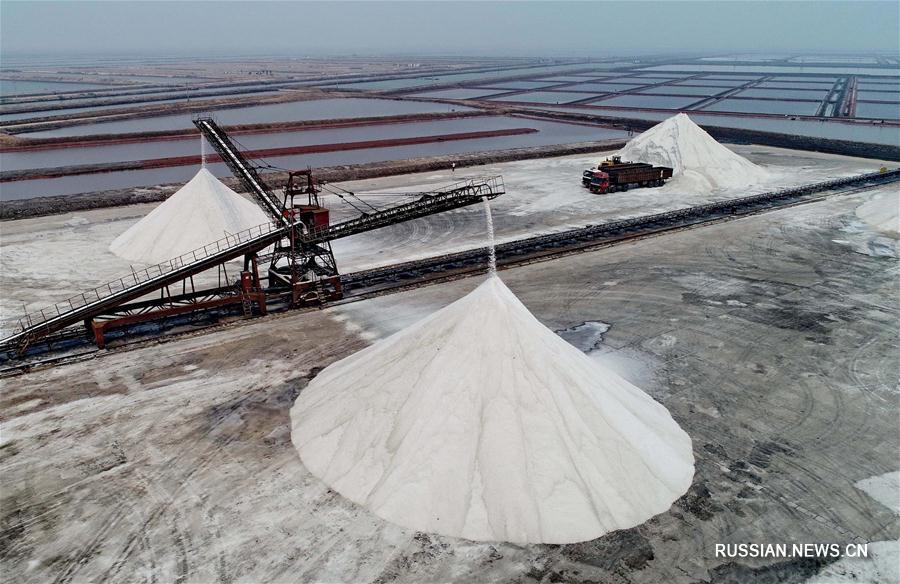 Весенняя добыча соли в Таншане