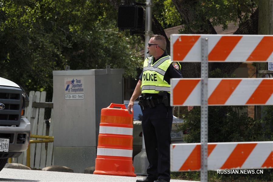 Как минимум 8 человек погибли в результате инцидента со стрельбой в одной из школ  американского штата Техас