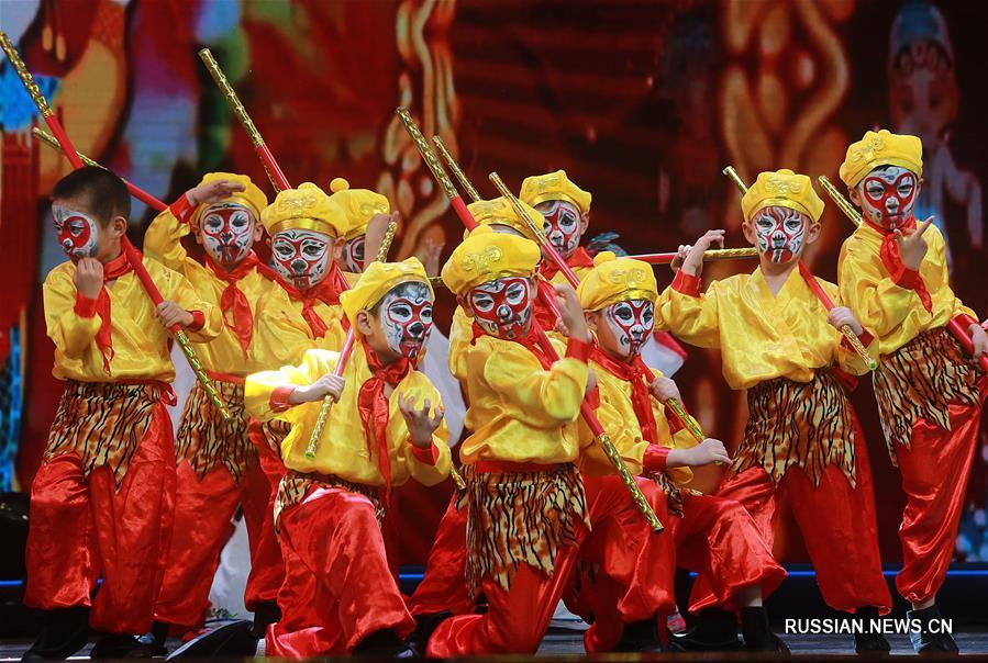 Шоу детских спектаклей китайской музыкальной драмы в Ухане