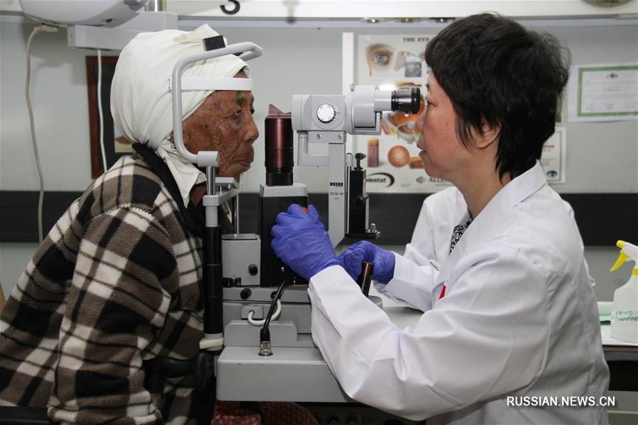 Китайские офтальмологи проводят "Акцию света" в Намибии
