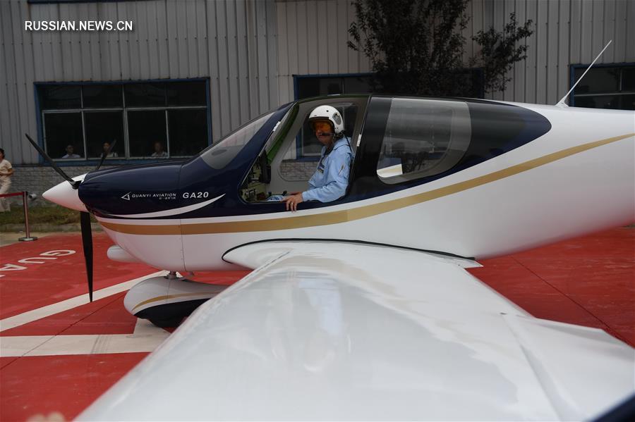 （经济）（2）中国民企自主研制通用飞机GA20首次下线滑跑