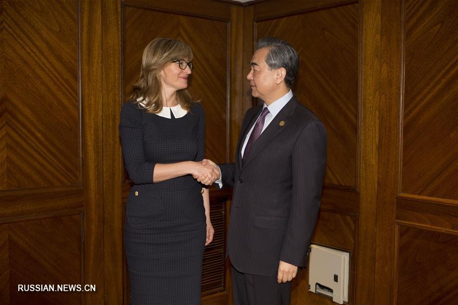 Ван И встретился с министром иностранных дел Болгарии Е.Захариевой