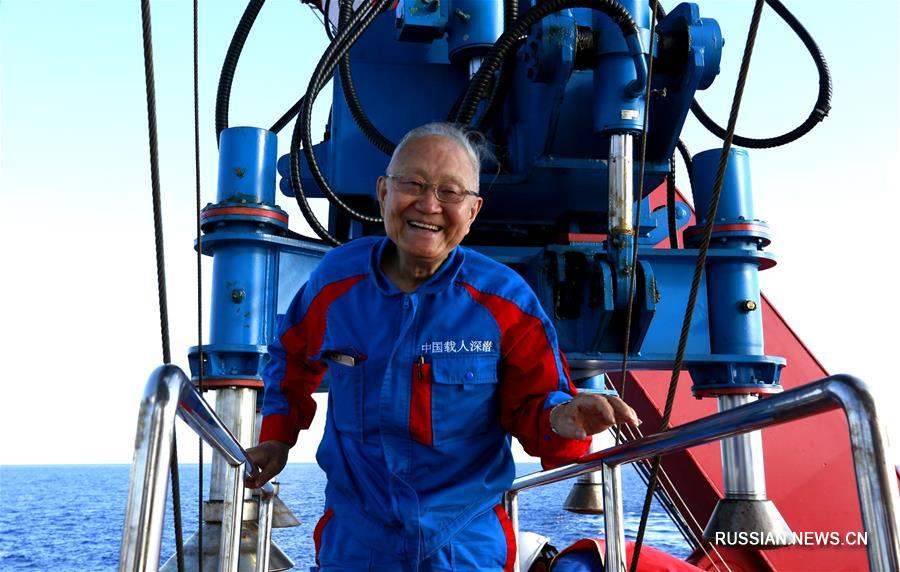 82-летний геолог Ван Пиньсянь совершил свое 3-е погружение в Южно-Китайском море