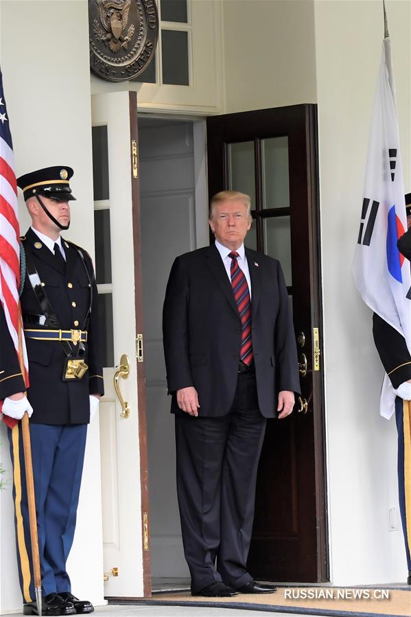 Президент США Дональд Трамп встретился с президентом РК Мун Чжэ Ином в Белом доме