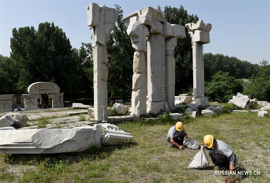 В парке Юаньминъюань укрепляют руины древней обсерватории