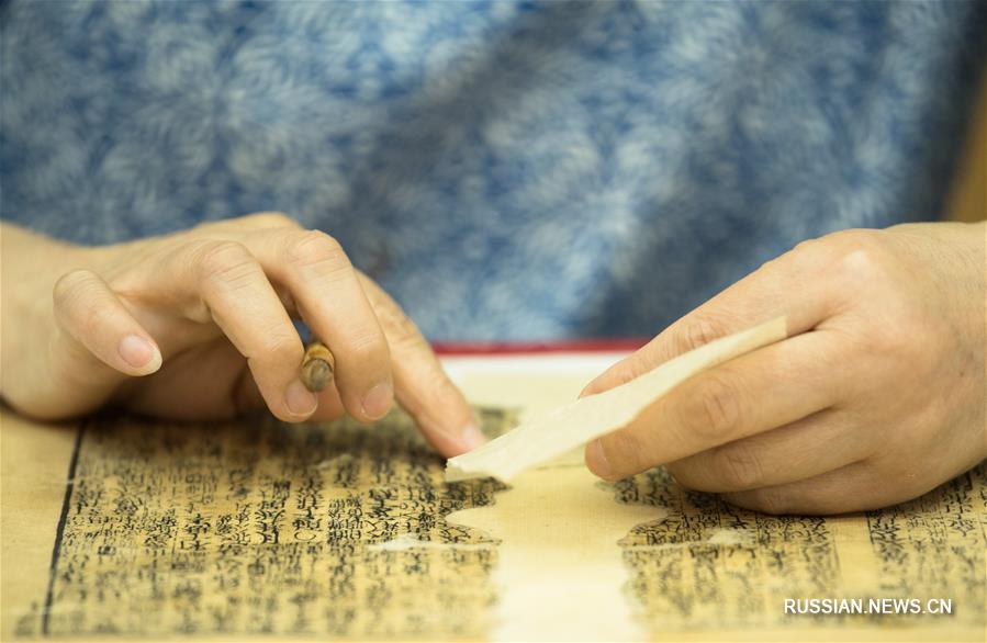 Янь Цзиншу -- реставратор древних книг из провинции Чжэцзян