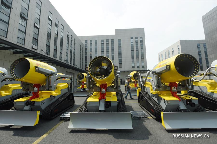 На вооружение противопожарных служб Ханчжоу поступили новые модели роботов
