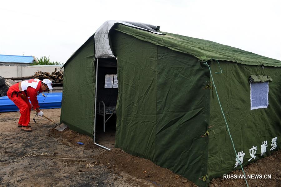 В пострадавшие от землетрясения районы на северо-западе Китая доставляется гуманитарная помощь
