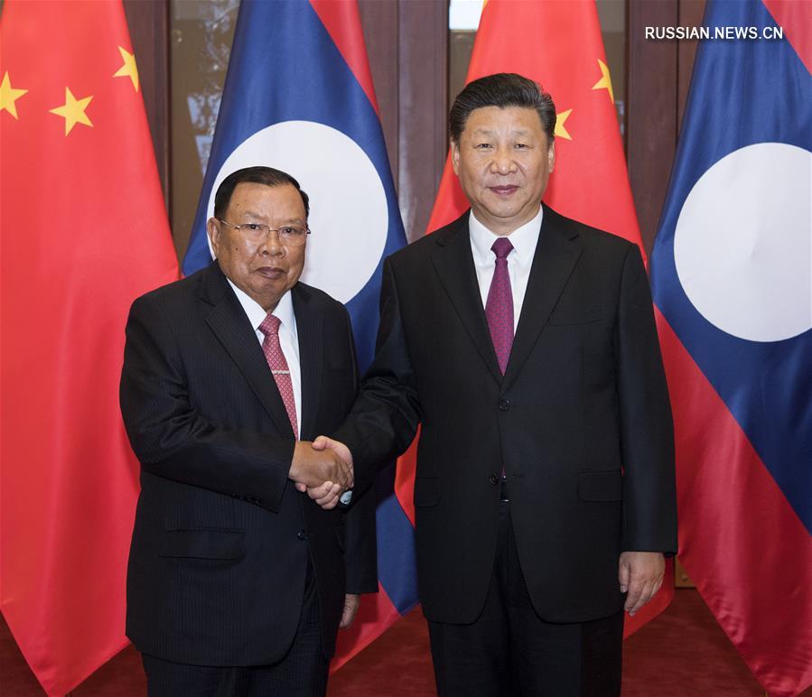 Си Цзиньпин провел переговоры с президентом Лаоса Буннянгом Ворачитом