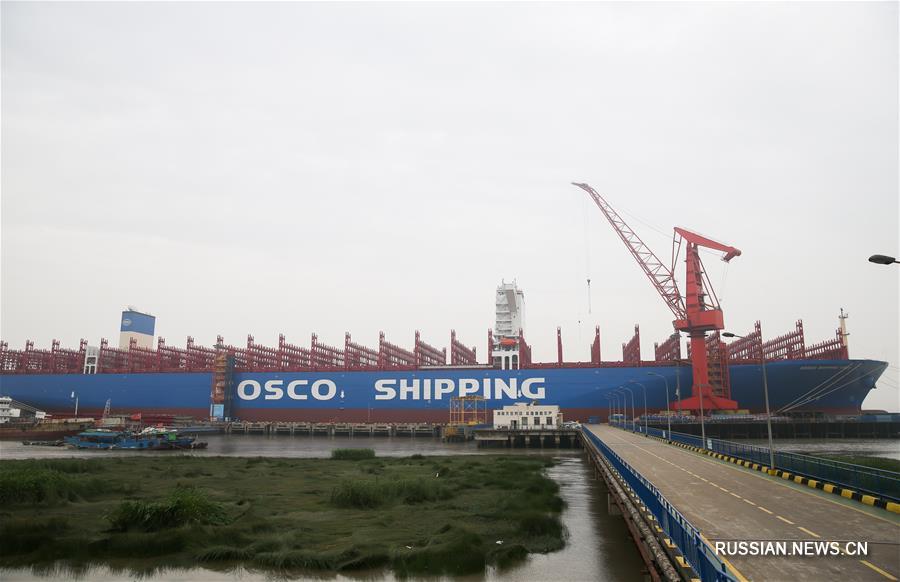 В Шанхае передан заказчику суперконтейнеровоз "Cosco Shipping Virgo"