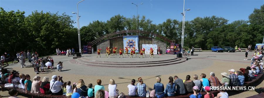 Городской праздник "Детство -- это Я и Ты" в Минске