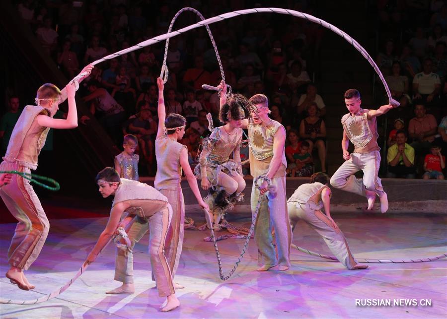 В Украине открылся 3-й Киевский международный юношеский фестиваль циркового искусства "Золотой каштан"
