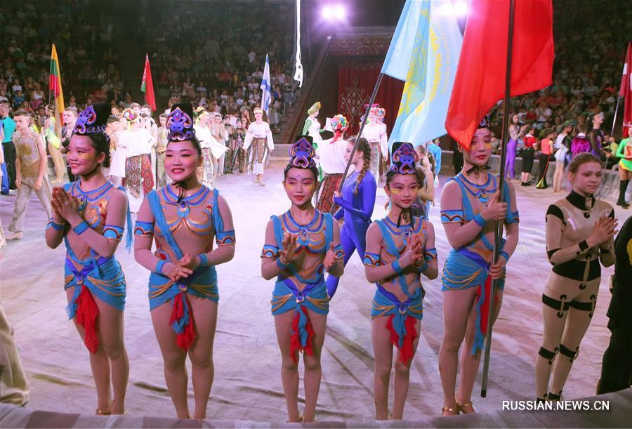 В Украине открылся 3-й Киевский международный юношеский фестиваль циркового искусства "Золотой каштан"