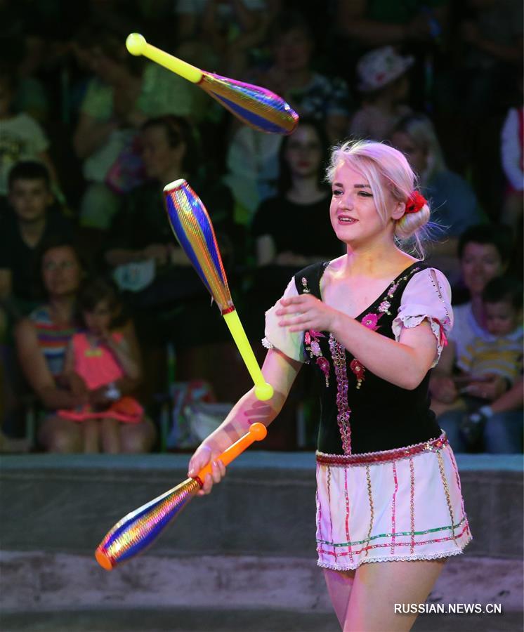 В Украине открылся 3-й Киевский международный юношеский фестиваль циркового искусства "Золотой каштан"