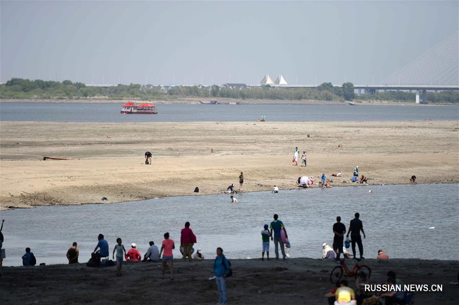 Уровень воды на участке реки Сунгари в Харбине упал до самой низкой отметки за последние 11 лет