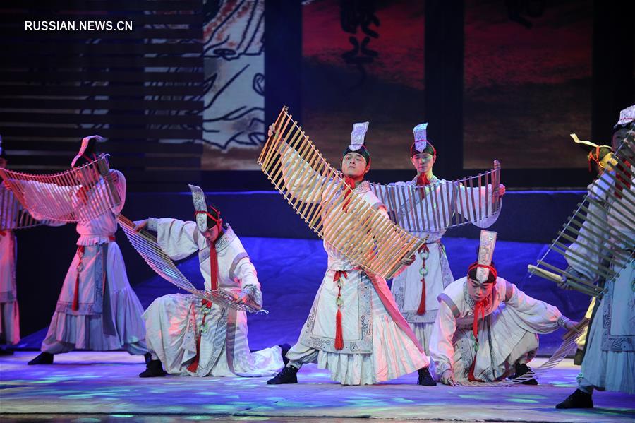 Хубэйский фольклорный мюзикл "Большой праздник Дуаньу" на пекинской сцене
