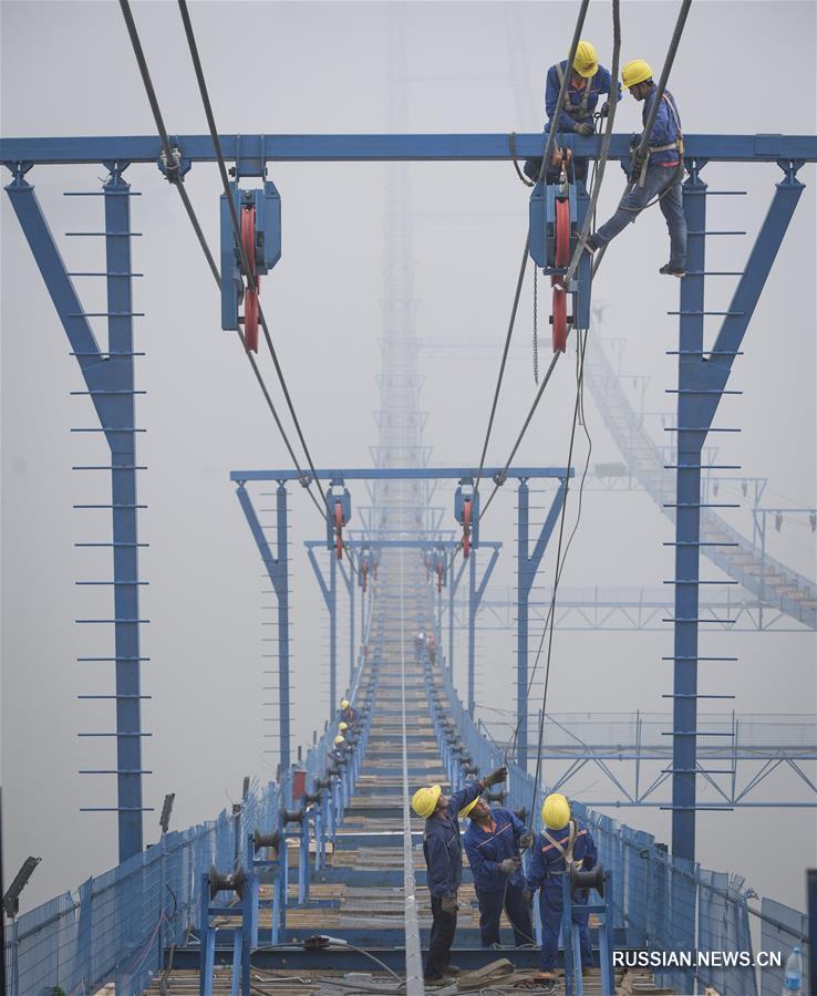 Успешно продвигаются строительные работы на мосту Янсыган в провинции Хубэй