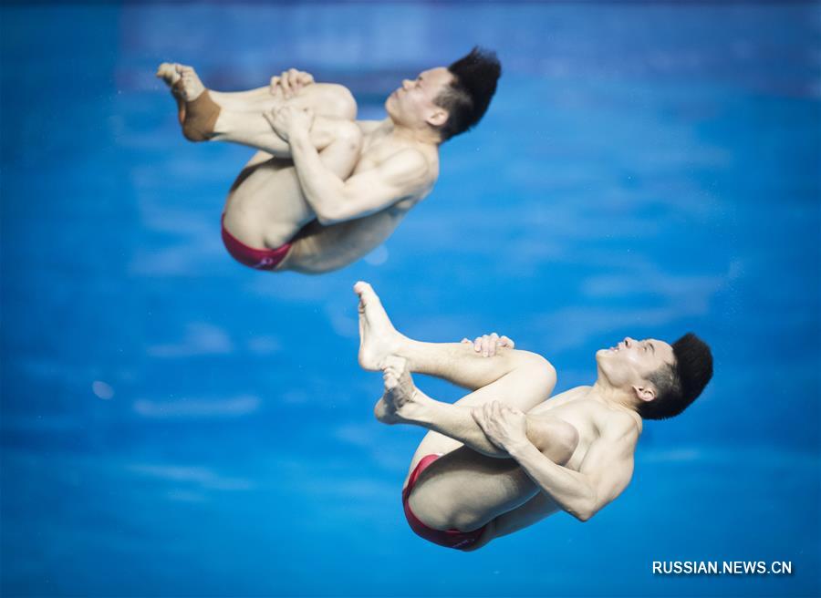 Кубок мира FINA по прыжкам в воду: китайские спортсмены выиграли золото в синхронных  прыжках в воду с трехметрового трамплина