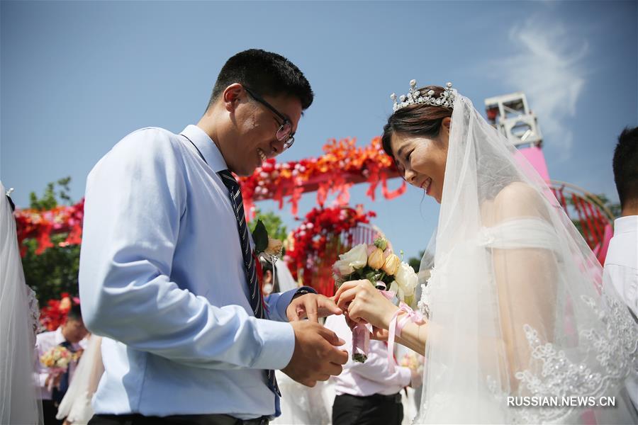 Благотворительная коллективная свадьба в Шицзячжуане