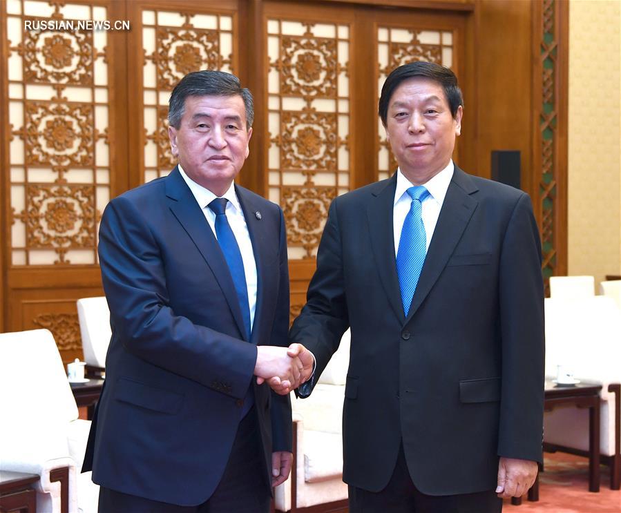 Ли Чжаньшу встретился с президентом Кыргызстана Сооронбаем Жээнбековым