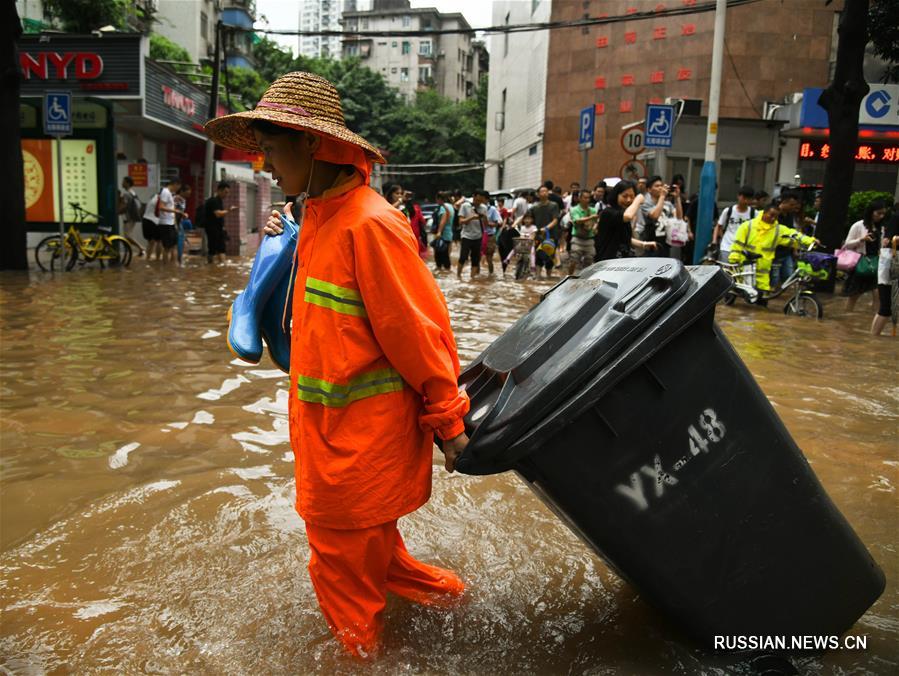Тайфун "Эвиниар" вызвал в Гуанчжоу затяжной ливень