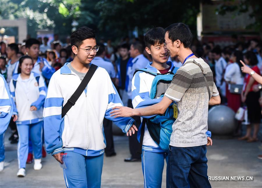 Эмоциональные мгновения госэкзаменов "гаокао"