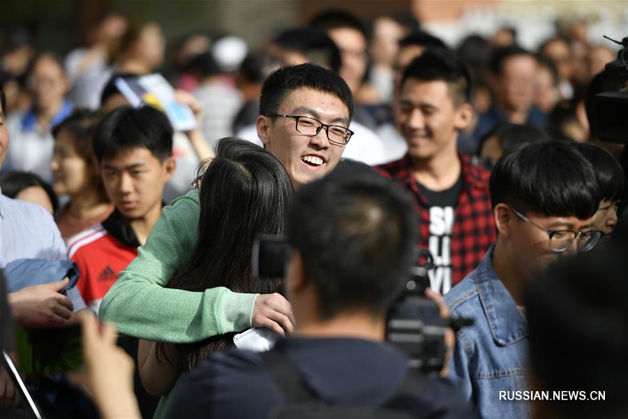 Эмоциональные мгновения госэкзаменов "гаокао"