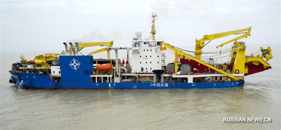 Самостоятельно разработанный Китаем тяжелый земснаряд "Тянькунь" отправился на морские испытания