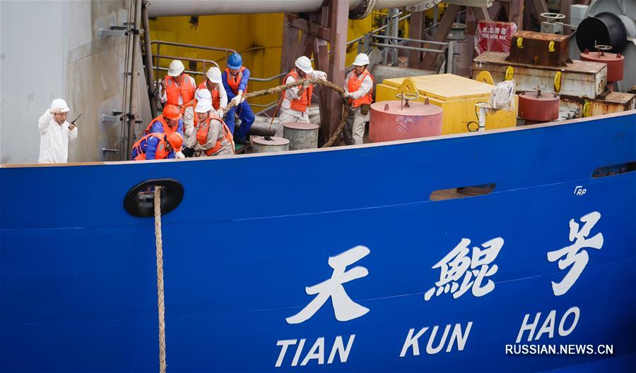Самостоятельно разработанный Китаем тяжелый земснаряд "Тянькунь" отправился на морские испытания