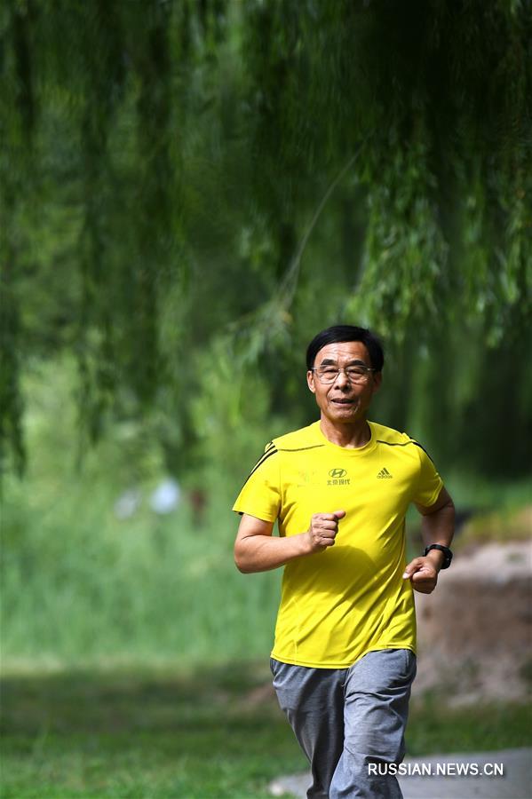 71-летний бегун из провинции Шаньдун финишировал на своем 100-м марафоне