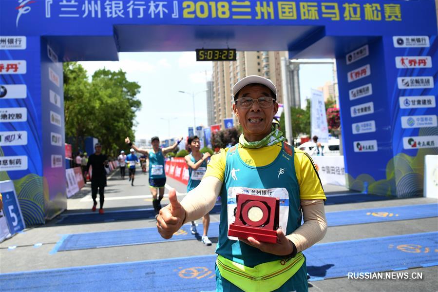 71-летний бегун из провинции Шаньдун финишировал на своем 100-м марафоне