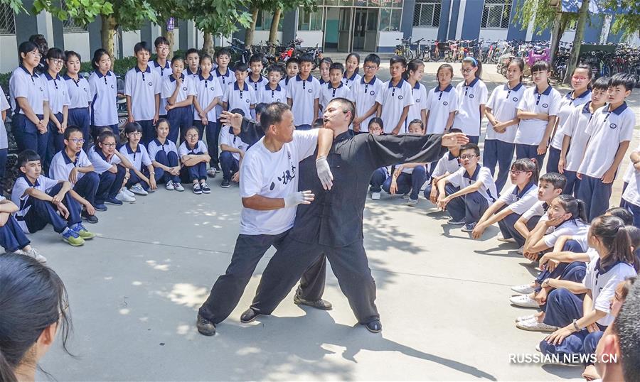 Мастера бацзицюань дают уроки в провинции Хэбэй