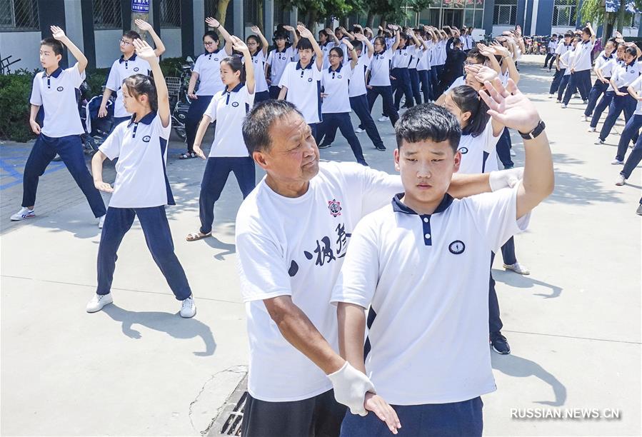 Мастера бацзицюань дают уроки в провинции Хэбэй