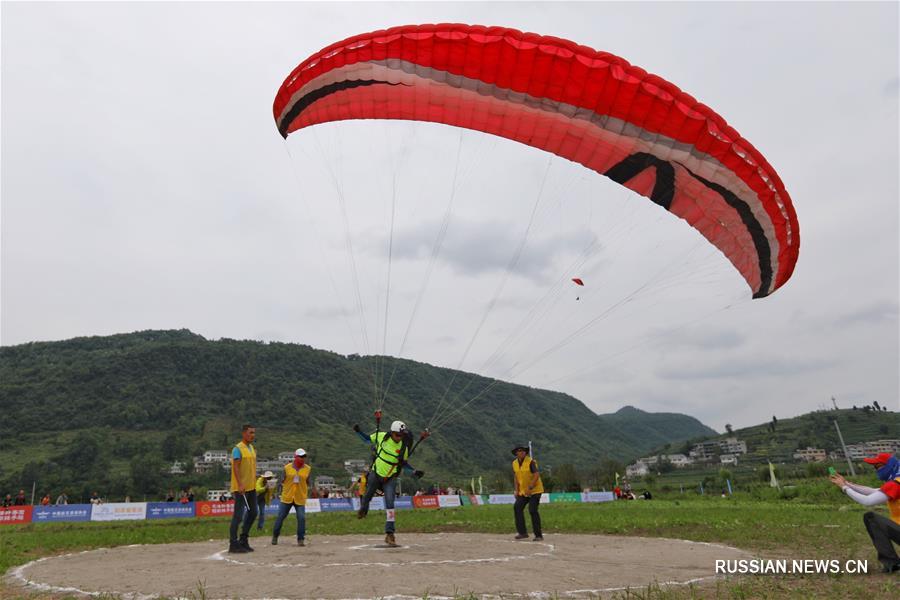 Парапланеризм -- В уезде Сифэн стартовал 1-й этап чемпионата Китая на точность приземления с парапланом 2018 