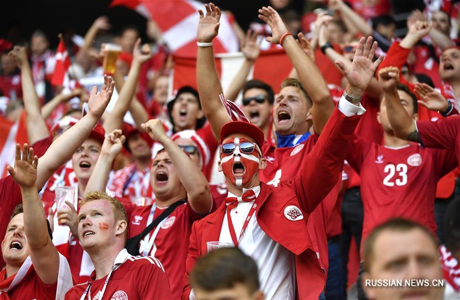 Футбол -- ЧМ-2018, Группа C: Болельщики на матче Перу-Дания
