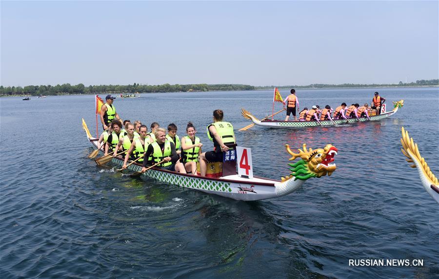 В провинции Цзянсу прошла Дунхайская регата лодок-драконов среди вузов с мировым именем 2018