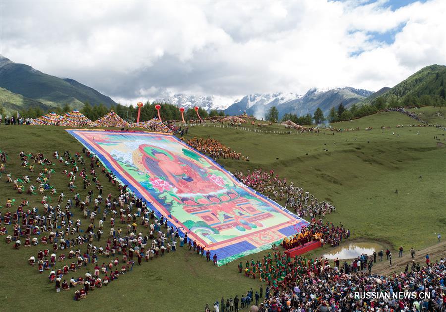 Ежегодное паломничество тибетцев к горе Четырех девиц