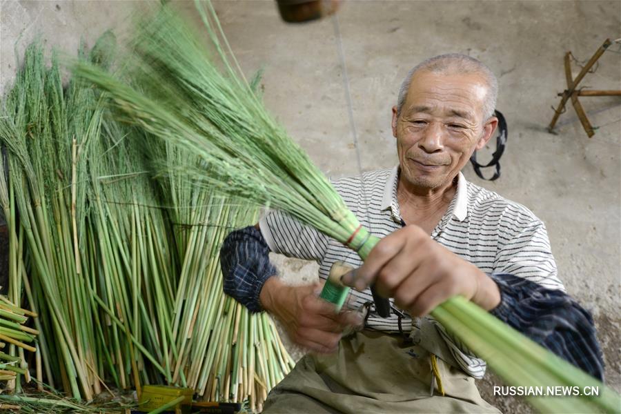 Производство веников в уезде Лэтин провинции Хэбэй