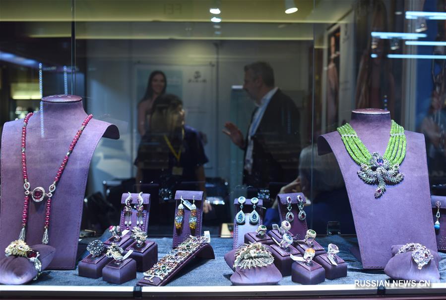 Июньская выставка ювелирных изделий и драгоценных камней открылась в Сянгане