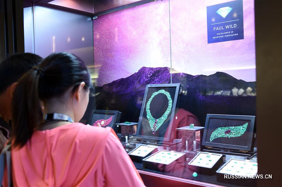 Июньская выставка ювелирных изделий и драгоценных камней открылась в Сянгане