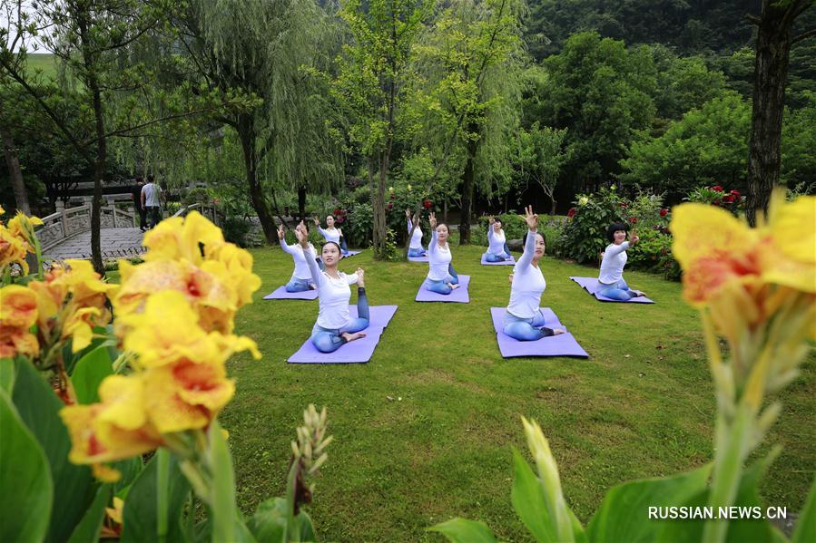 В Китае отметили Международный день йоги