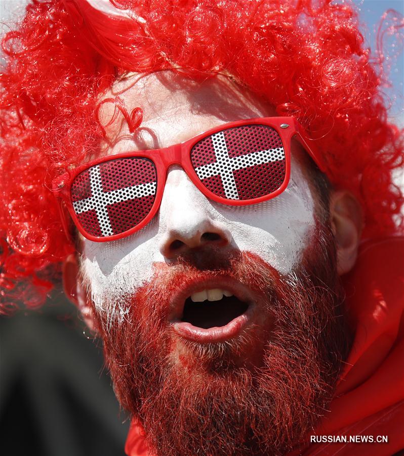 Футбол -- ЧМ-2018, группа C: болельщики перед матчем Дания -- Австралия