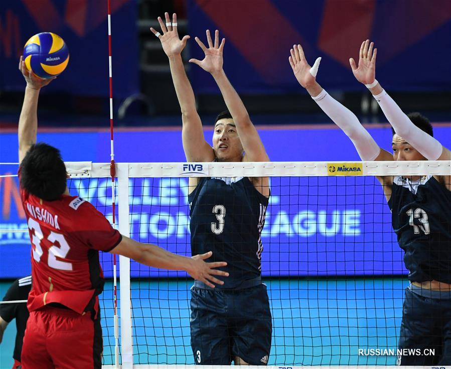 Китайские волейболисты победили сборную Японии в матче Лиги наций в Цзянмэне  