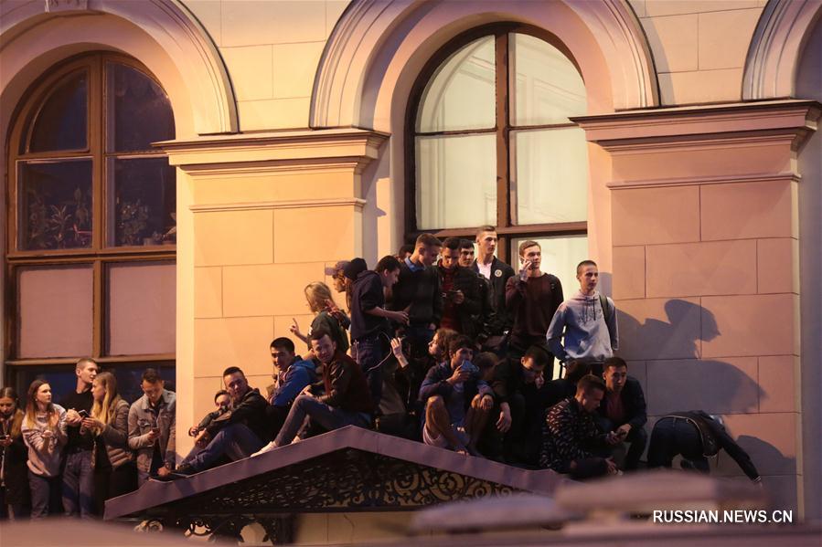 В Санкт-Петербурге прошел праздник выпускников "Алые паруса"