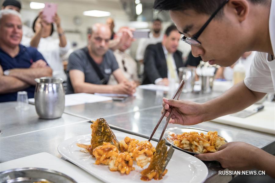 Израильские шеф-повара учатся готовить китайские блюда